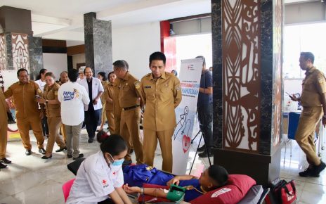 Wamendagri Wiyagus Apresiasi Pemprov Papua Gelar Pengobatan Gratis dan Donor Darah untuk Masyarakat