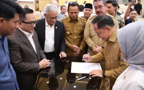 Rapat Bersama DPR RI, Mendagri Uraikan Solusi Penataan PPPK di Daerah