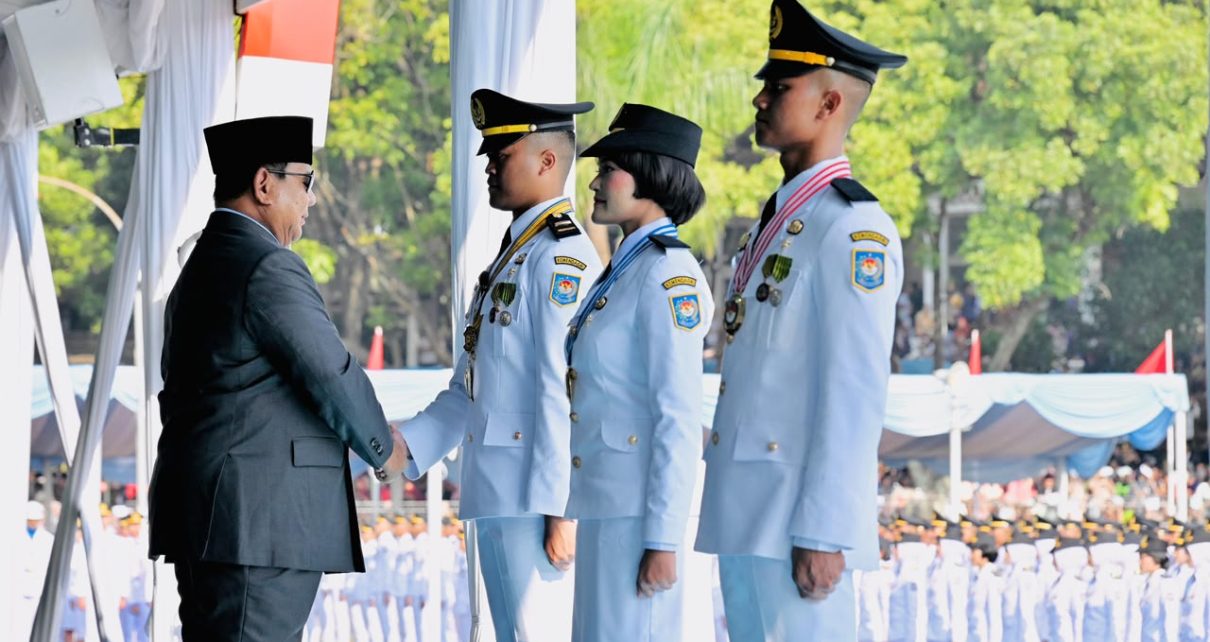 Anak Buruh Bangunan Raih Lulusan Terbaik IPDN, Kisah Aji Bayu dari NTT