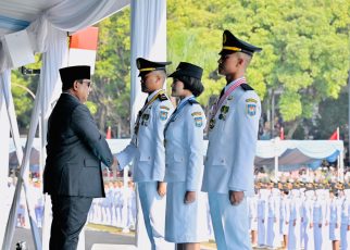 Anak Buruh Bangunan Raih Lulusan Terbaik IPDN, Kisah Aji Bayu dari NTT