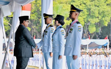 Anak Buruh Bangunan Raih Lulusan Terbaik IPDN, Kisah Aji Bayu dari NTT