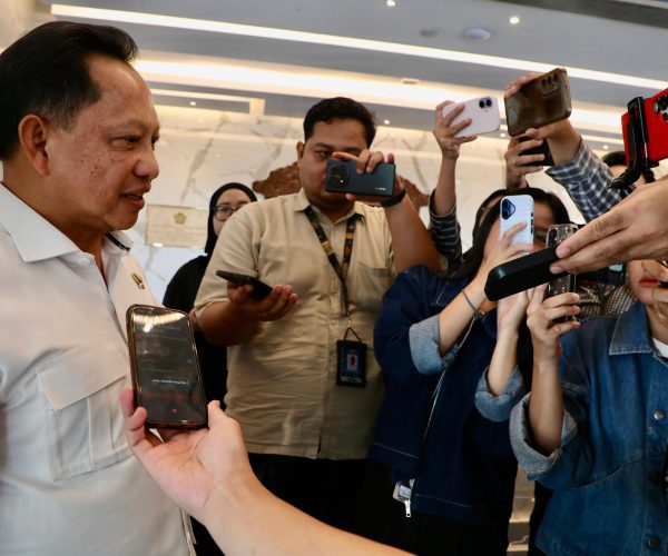 Mendagri Wanti-wanti Daerah Soal Distribusi Bahan Pokok