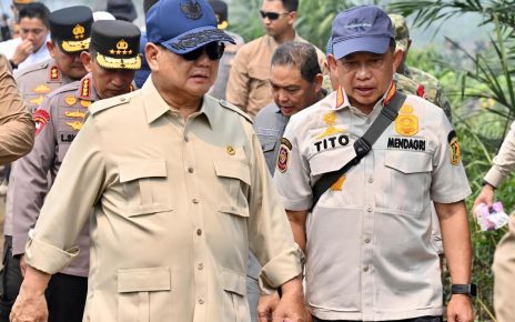 Dampingi Prabowo Tinjau Karhutla Kalbar, Mendagri Tito Pastikan Penanganan Berjalan