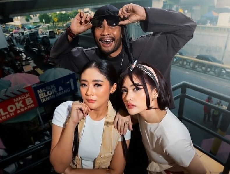 Duo Anggrek dan Ecko Show dalam Single ‘Senayan Tanah Abang’