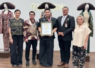 Ivan Gunawan Raih Rekor MURI dengan Pameran Nusanova 2.0 ‘Sekar Jagat’