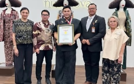 Ivan Gunawan Raih Rekor MURI dengan Pameran Nusanova 2.0 ‘Sekar Jagat’
