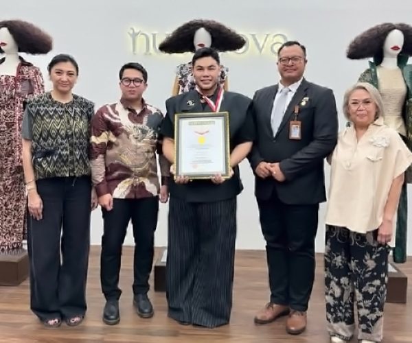 Ivan Gunawan Raih Rekor MURI dengan Pameran Nusanova 2.0 ‘Sekar Jagat’