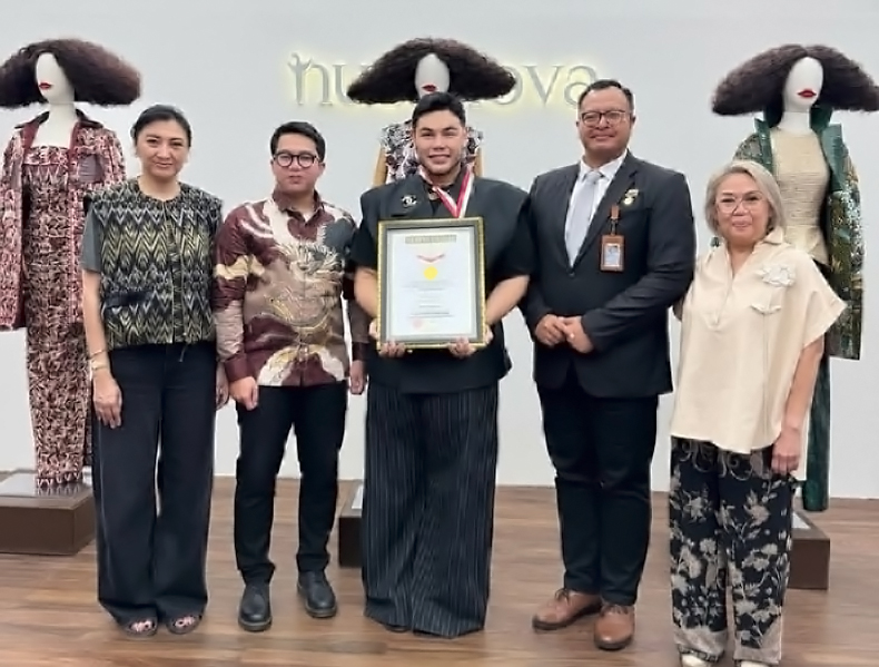 Ivan Gunawan Raih Rekor MURI dengan Pameran Nusanova 2.0 ‘Sekar Jagat’