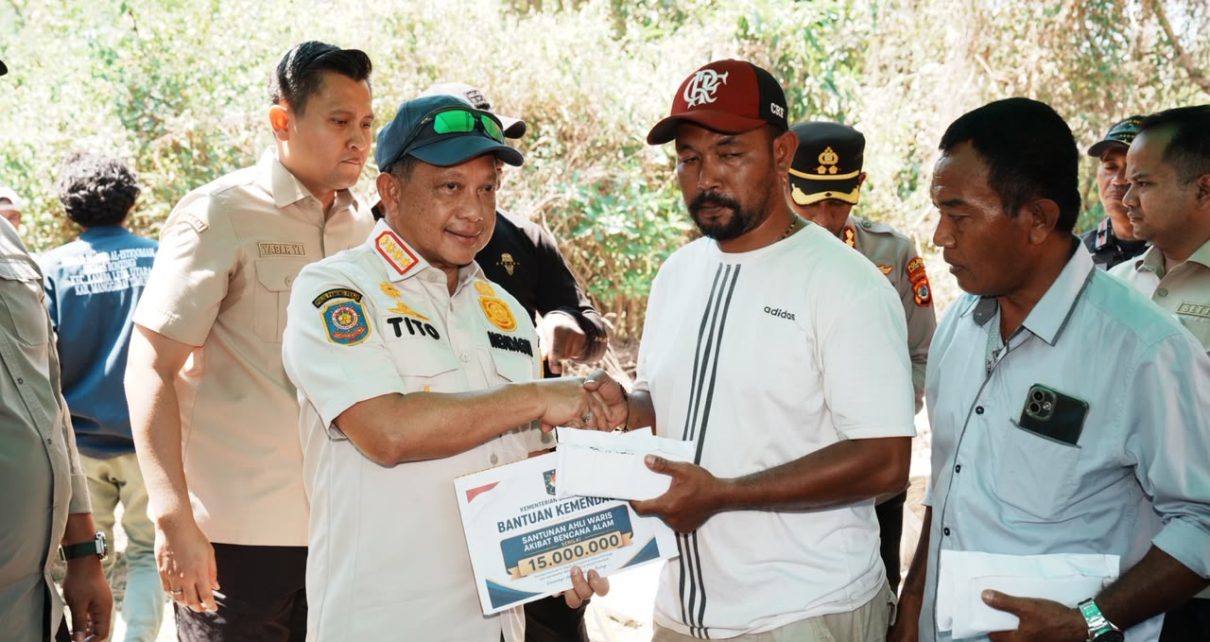 Mendagri Salurkan Santunan Rp15 Juta untuk Ahli Waris Korban Gempa NTT