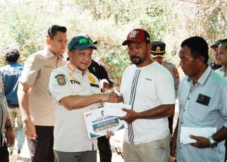Mendagri Salurkan Santunan Rp15 Juta untuk Ahli Waris Korban Gempa NTT