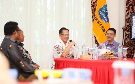 Mendagri: Data Kependudukan Jadi Kunci Bansos Tepat Sasaran di Biak Numfor