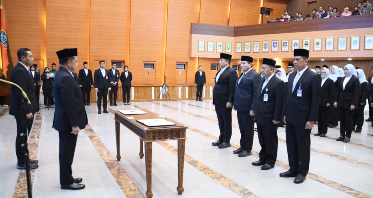 Mendagri Tito Lantik Sejumlah Pejabat Kemendagri, Minta ASN Tingkatkan Kinerja