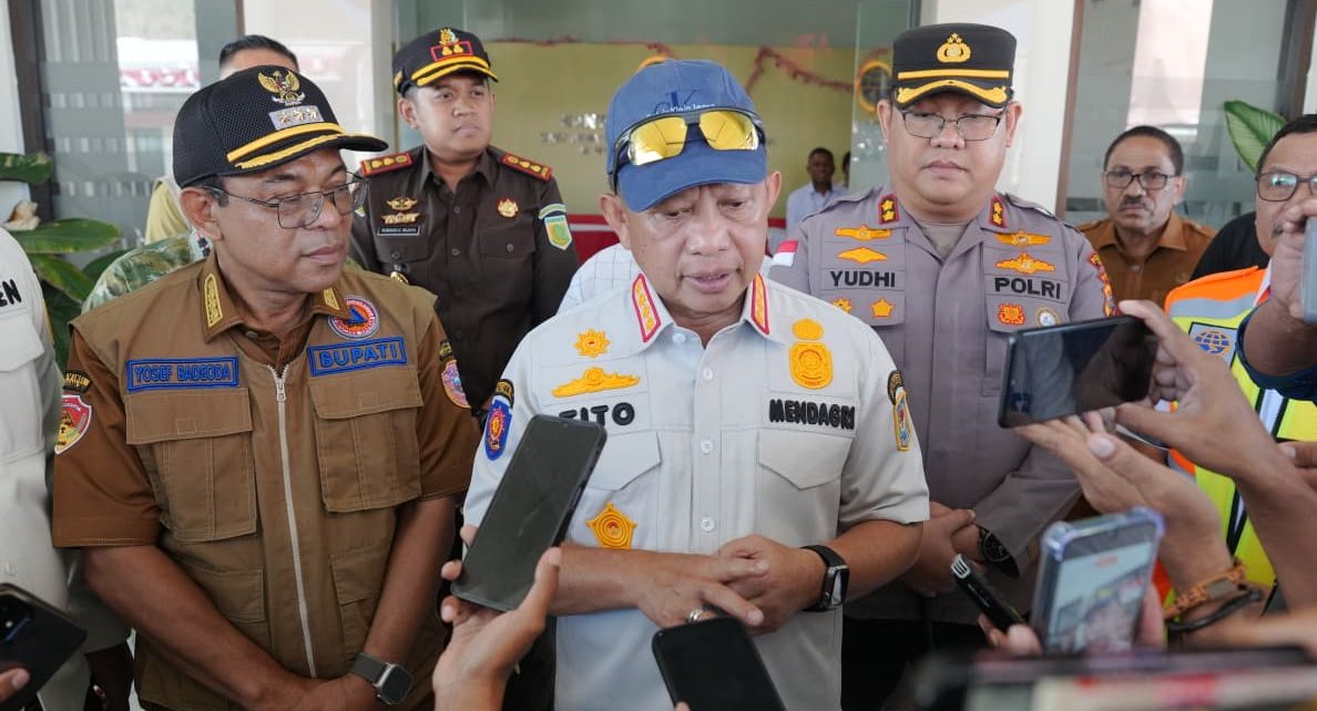 Mendagri Tito Tiba di Ende, Cek Langsung Dampak dan Kebutuhan Pascagempa