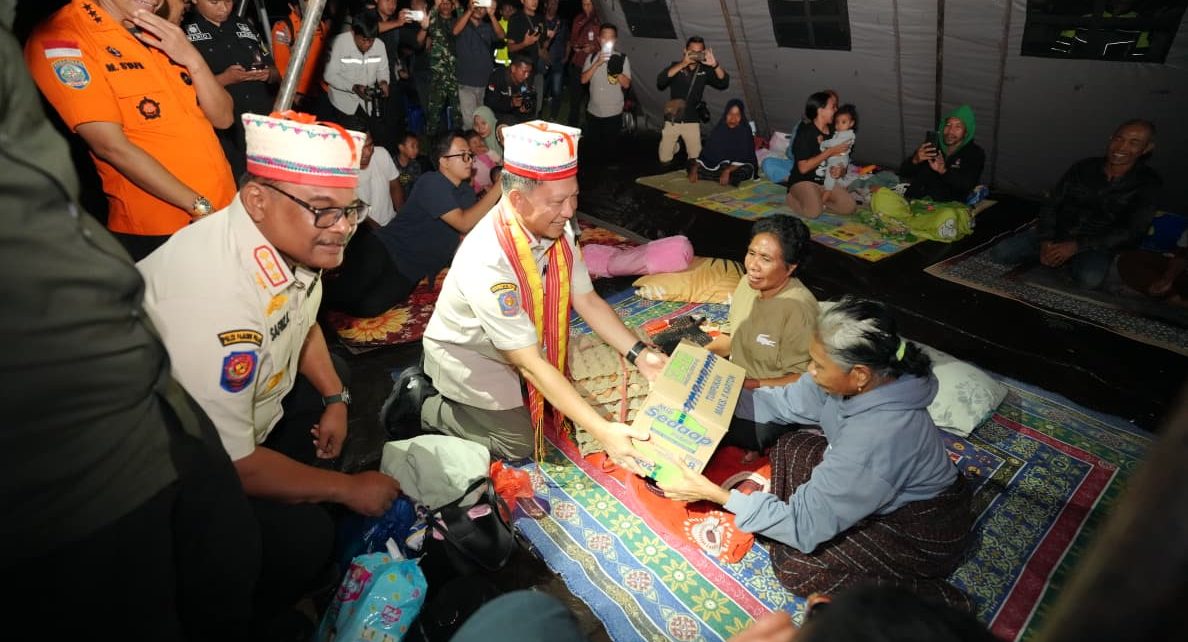 Mendagri Tito Tinjau Dampak Gempa Manggarai Timur, Pemulihan Dikebut