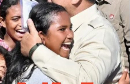 Penuh Haru, Warga Pengungsian Nagekeo Peluk Presiden Prabowo