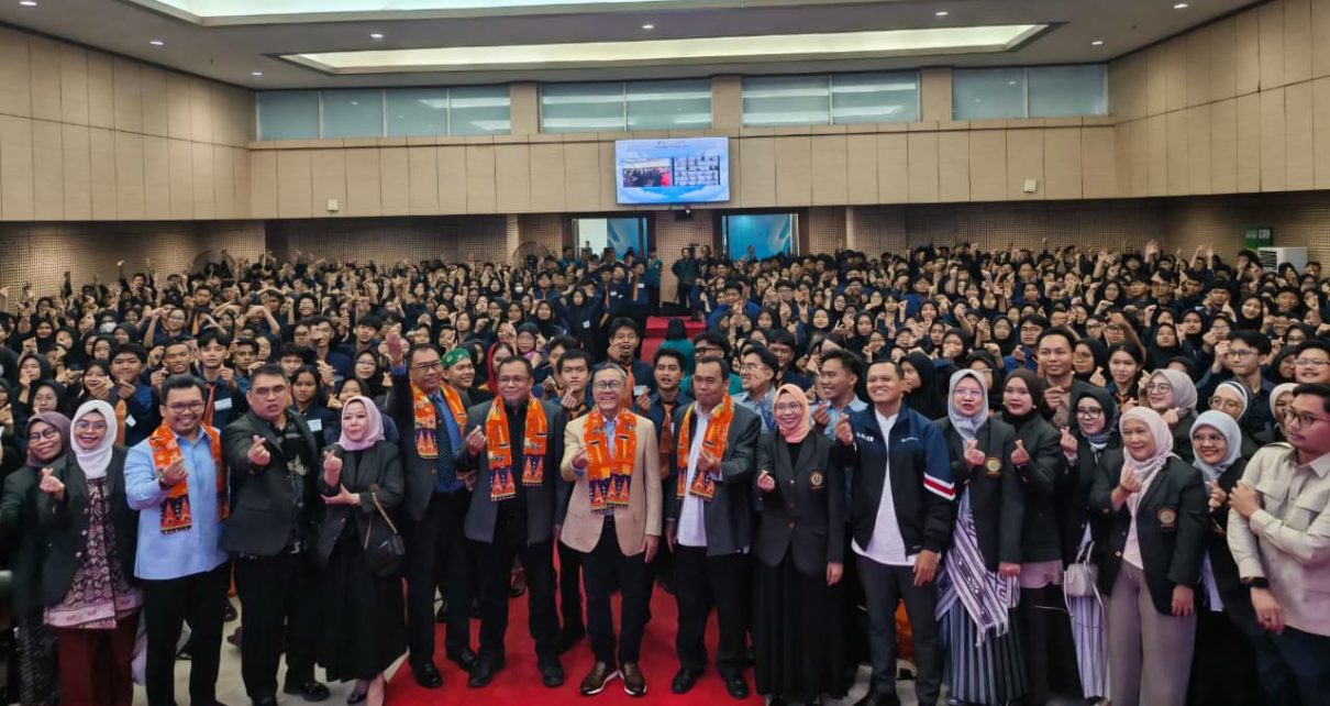 Zulkifli Hasan di PKKMB FEB UNJ