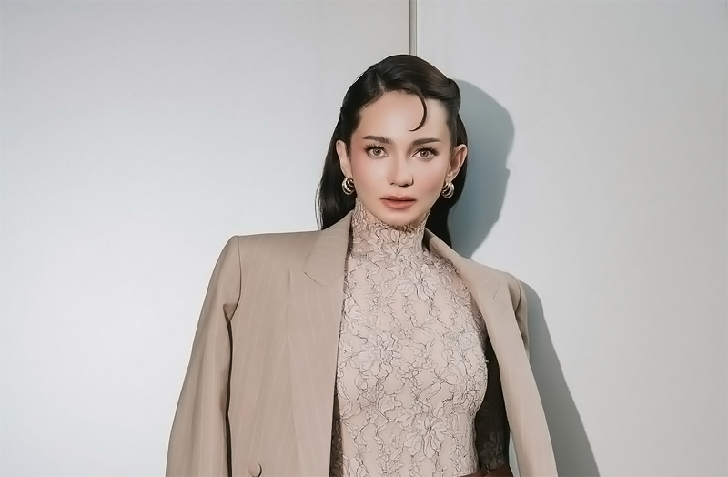 Enzy Storia Ungkap Tantangan dalam Bintangi Film ‘Agensi Rumah Tangga’