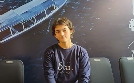Roman King Ungkap Tantangan Berperan Zafran Muda di Film ‘5 Cm: Revolusi Hati’