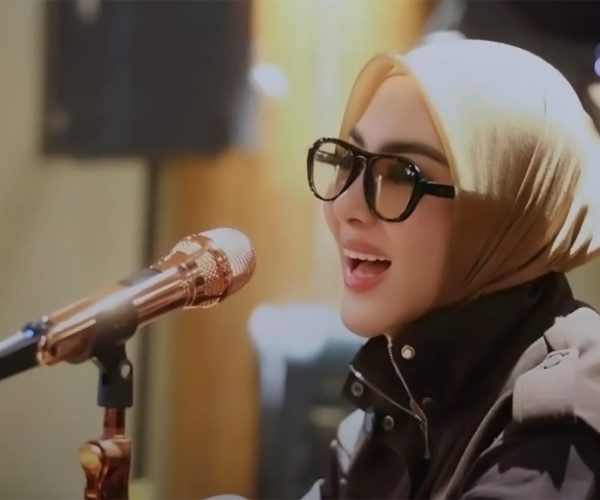 Syahrini "Comeback" Jadi Gong Penampil Puncak di Hari Terakhir Pestapora 2026