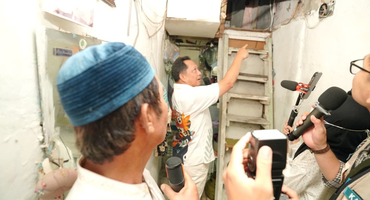 Tinjau Bedah Rumah di Bukit Duri, Mendagri Ajak Pemda Percepat Perbaikan Hunian