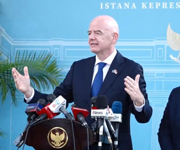 Erik dan Infantino FIFA