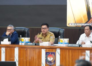 Kemendagri menyiapkan lima tim untuk mengevaluasi penanganan kenaikan harga cabai di sejumlah daerah. Tim tersebut akan mengecek perkembangan bantuan Kementerian Pertanian (Kementan) sekaligus menelusuri kendala yang dihadapi pemerintah daerah dalam mengendalikan harga.