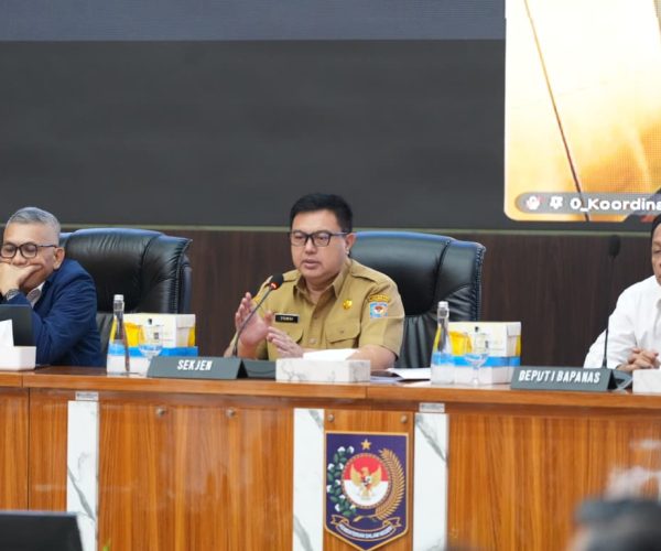 Kemendagri menyiapkan lima tim untuk mengevaluasi penanganan kenaikan harga cabai di sejumlah daerah. Tim tersebut akan mengecek perkembangan bantuan Kementerian Pertanian (Kementan) sekaligus menelusuri kendala yang dihadapi pemerintah daerah dalam mengendalikan harga.