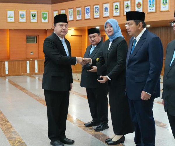 Lantik Empat Pejabat Baru, Sekjen Kemendagri Minta Evaluasi Menyeluruh dan Target Terukur