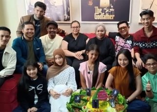 Mak Vera Siapkan Album 10 Lagu untuk 6 Artis Muda, dari Rey Savero hingga Ekha Alexa