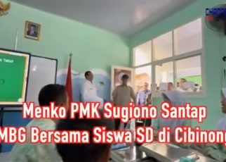 Menko PMK Sugiono Santap MBG Bersama Siswa SD di Cibinong