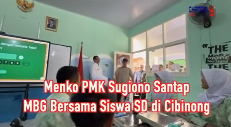 Menko PMK Sugiono Santap MBG Bersama Siswa SD di Cibinong