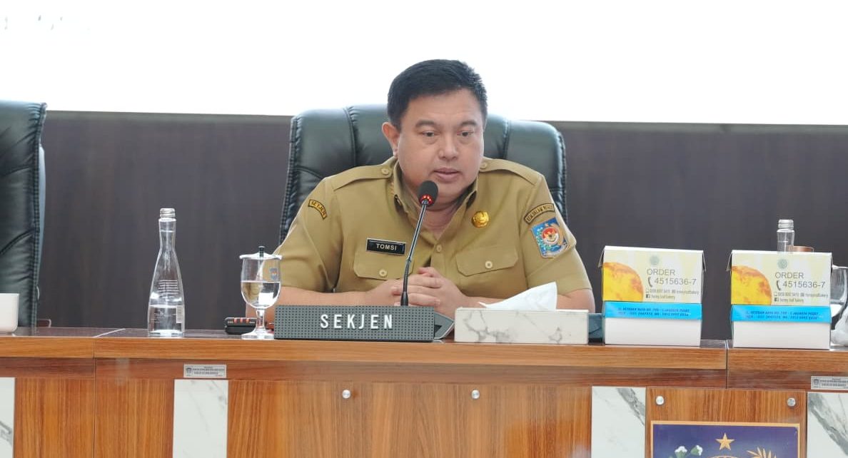 Sekjen Kemendagri Minta Pemda Pantau Harga Pangan Jelang Natal dan Tahun Baru