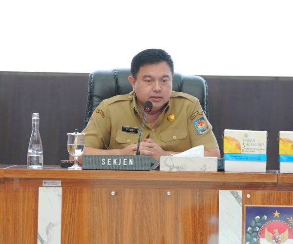 Sekjen Kemendagri Minta Pemda Pantau Harga Pangan Jelang Natal dan Tahun Baru