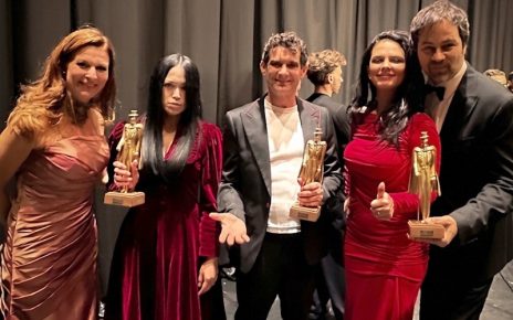 The Sacred Riana Cetak Prestasi Pesulap Indonesia Pertama Raih Les Mandrakes d’Or