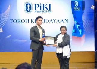Wamendagri Ribka Haluk Serahkan Penghargaan Tokoh Kebudayaan pada PIKI Awards 2026