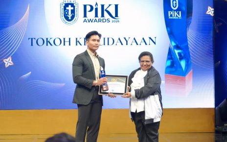 Wamendagri Ribka Haluk Serahkan Penghargaan Tokoh Kebudayaan pada PIKI Awards 2026